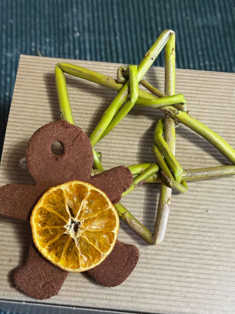 Handmade gifts: Willow star, cinnamon ornament, dried orange slice